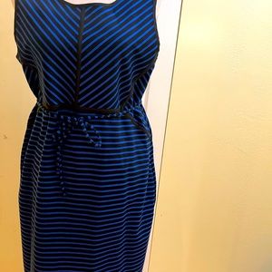 Women’s maternity dress size large.